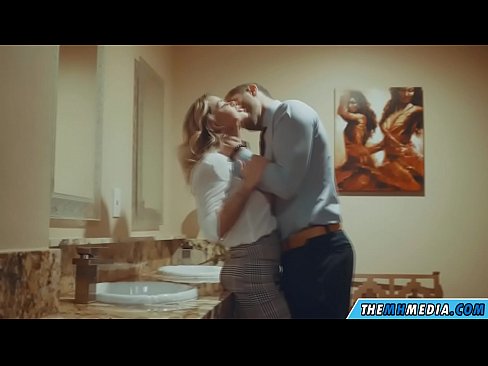 ❤️ Kur një bjonde me bukë ju josh në një banjë publike ☑ Video seksi në sq.tuberxxx.ru ﹏